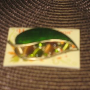 WOMEN'S BROOCH